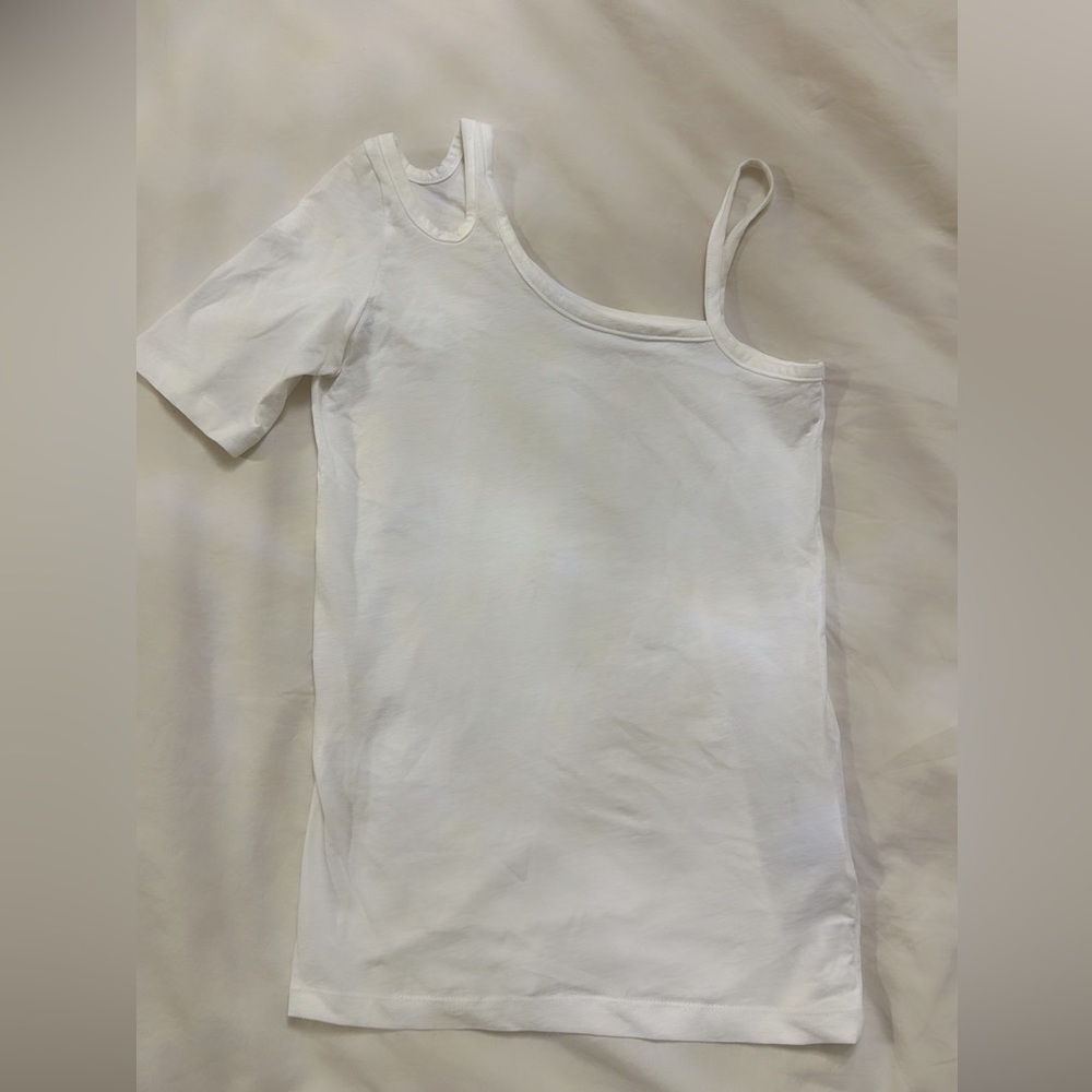 Brand new w/out tags style nanda asymmetrical sleeve t-shirt